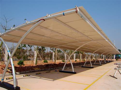 隨州PVC波浪隔熱瓦使用年限 農(nóng)村老舊房屋改造用pvc樹脂瓦 耐熱溫度達(dá)70度停車場遮雨棚塑料瓦  